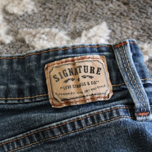 Levi Signature Denim Jeans - Picture 3 of 4